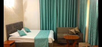 Улучшенный двухместный номер с 2 отдельными кроватями в Отеле Rich Hotel